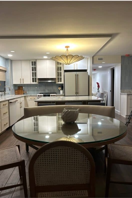 St. Augustine kitchen and dining area with a round table and open island.